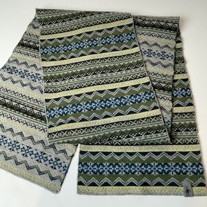 Smartwool 100% MERINO WOOL Scarf Green Aztec Pattern Winter Cold Reversible 63”